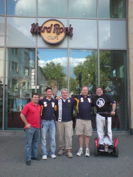 SegwayPolo Spieler vor dem HRC