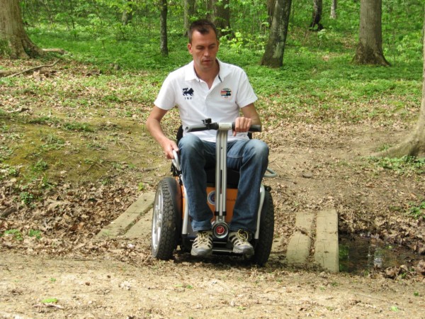 Rollstuhl Segway Wald Brücke.jpg